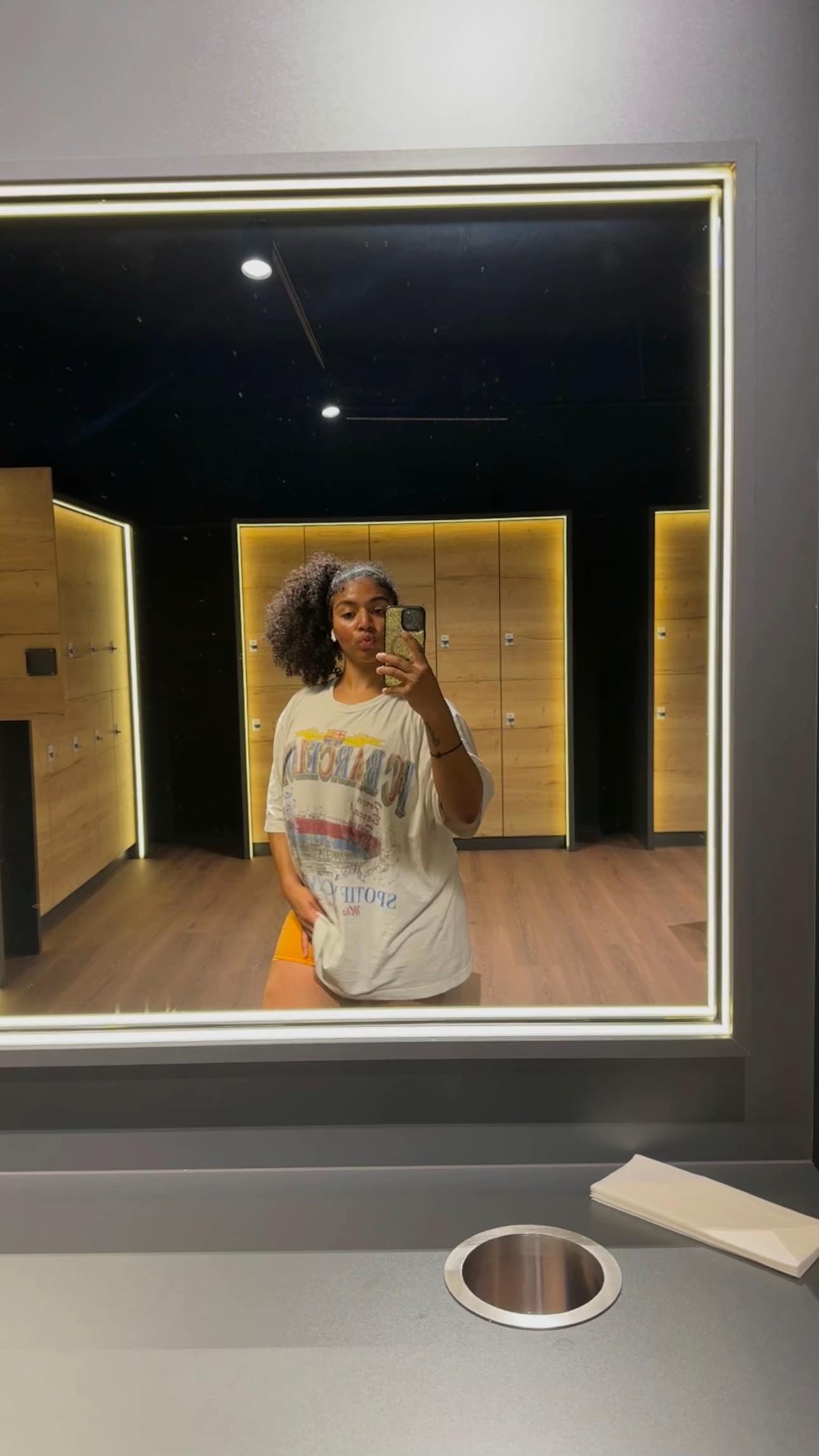 @Zainab🍯