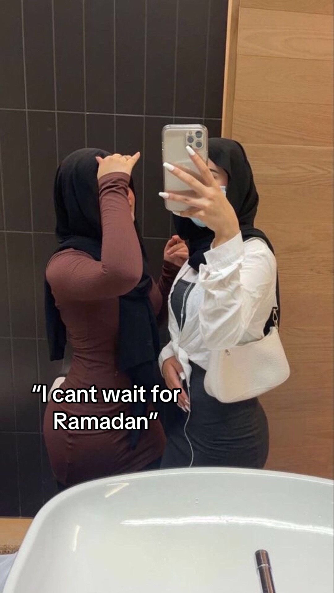 @HijabiStrokers.🤐