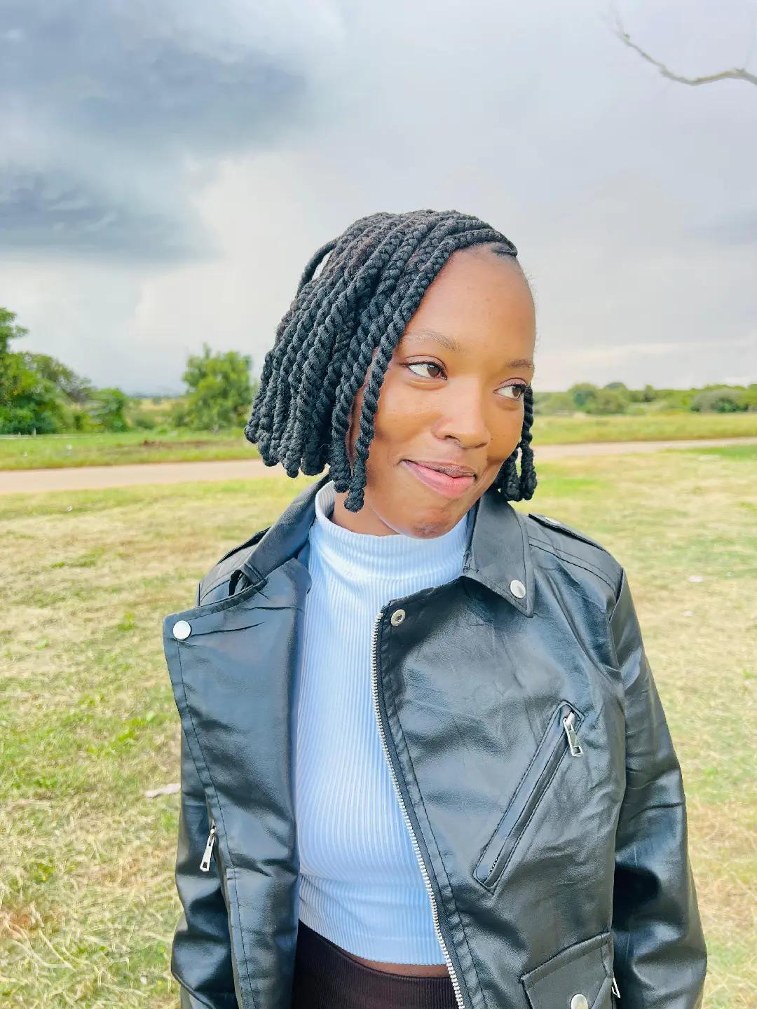 @Tshepie21