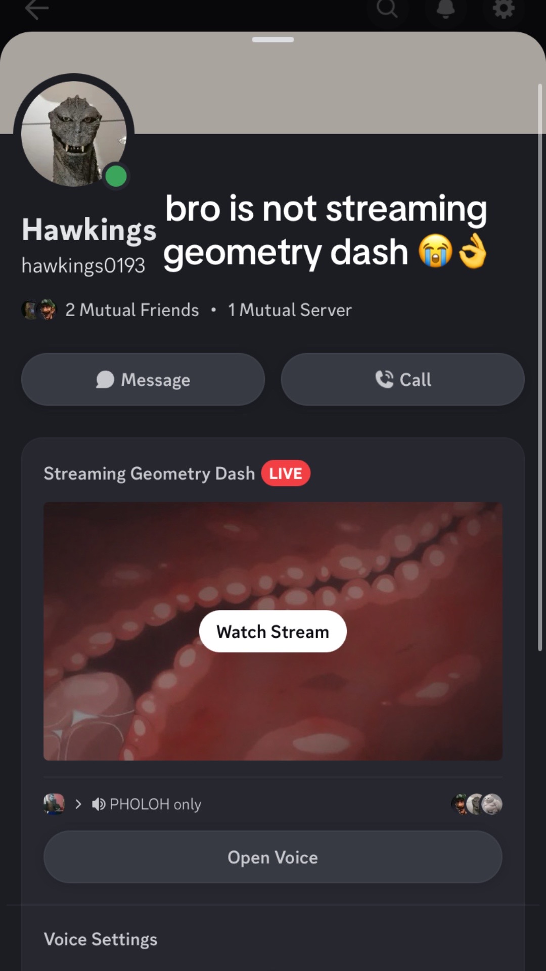 @•