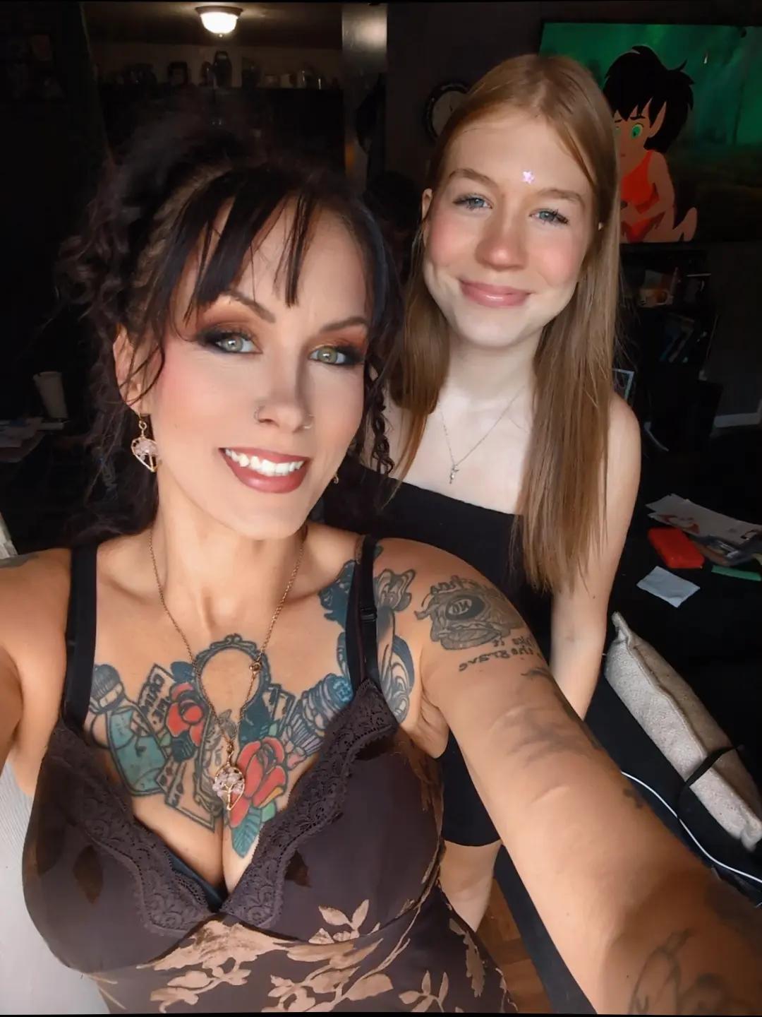 @HazelTatGemini🤘