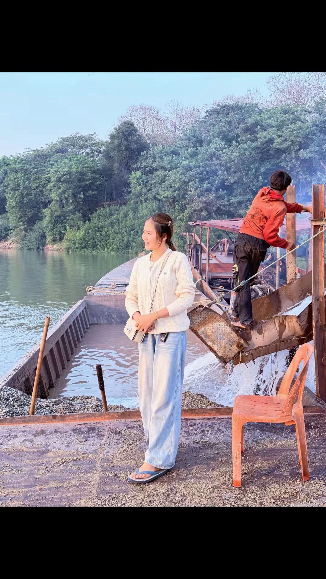 @Aling_(CEOແຮ່~ຊາຍ)
