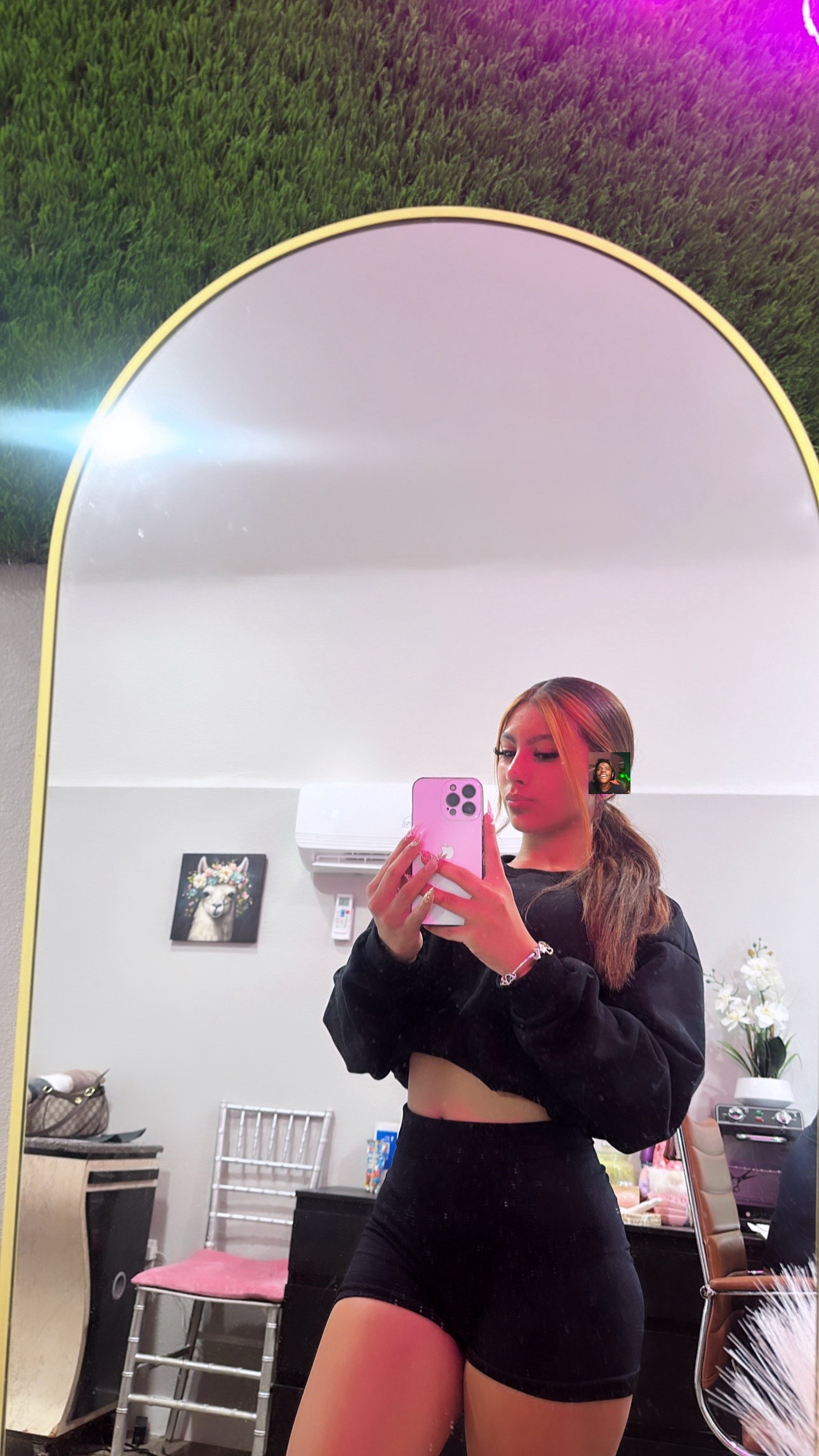 @𝑨𝒔𝒉𝒍𝒆𝒚