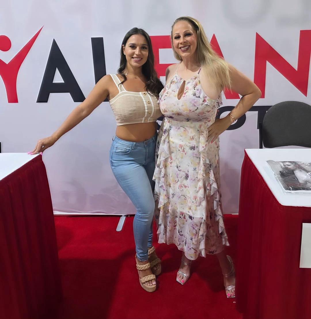 @Gianna Michaels