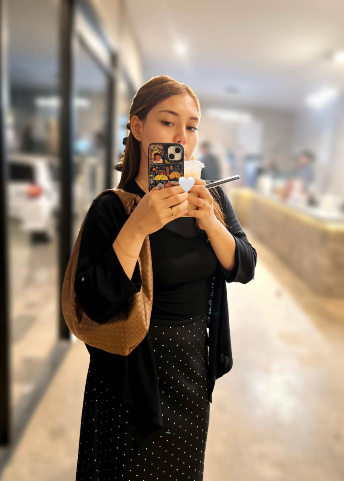 @Bella