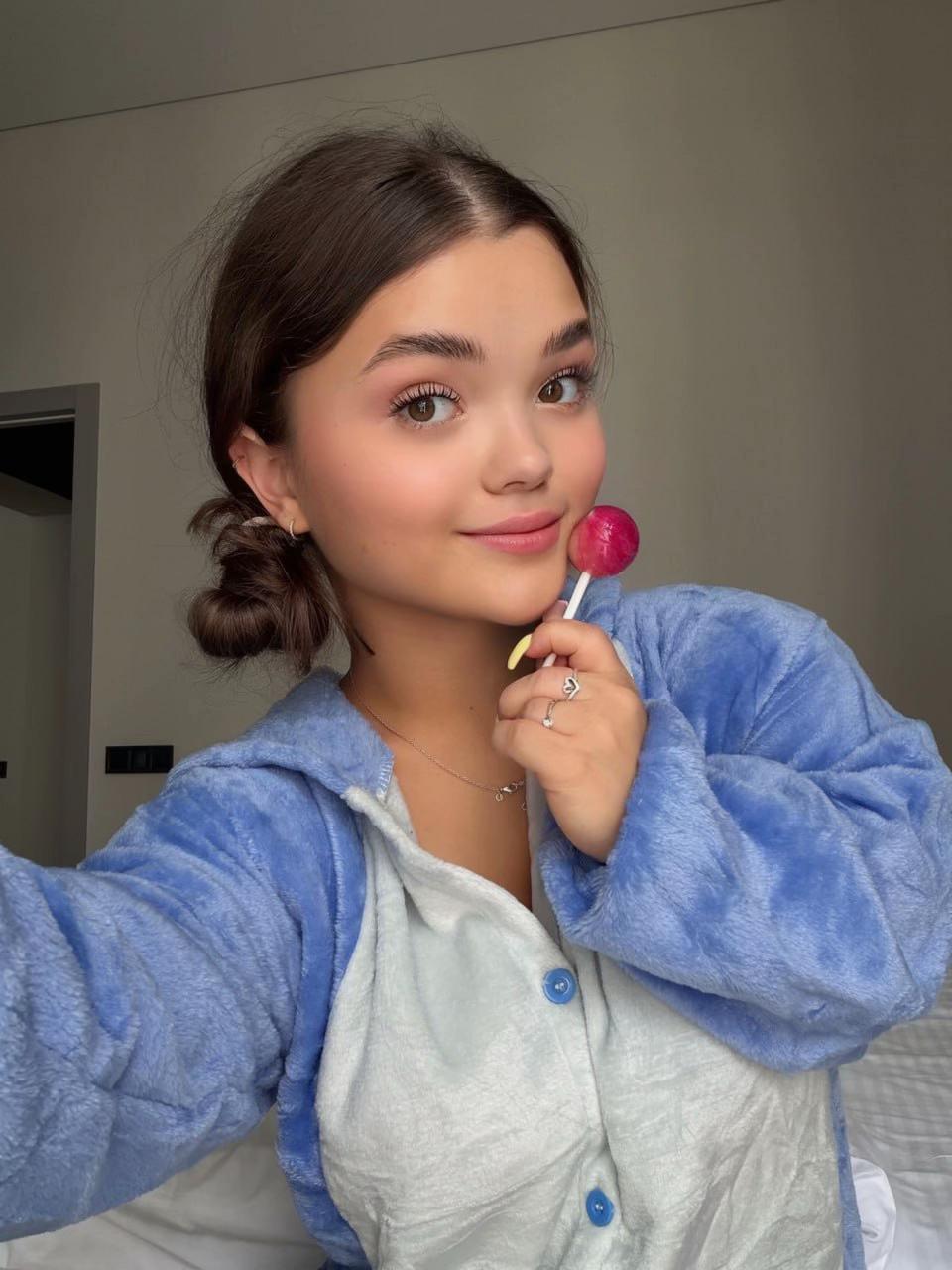 @Lolaalphy