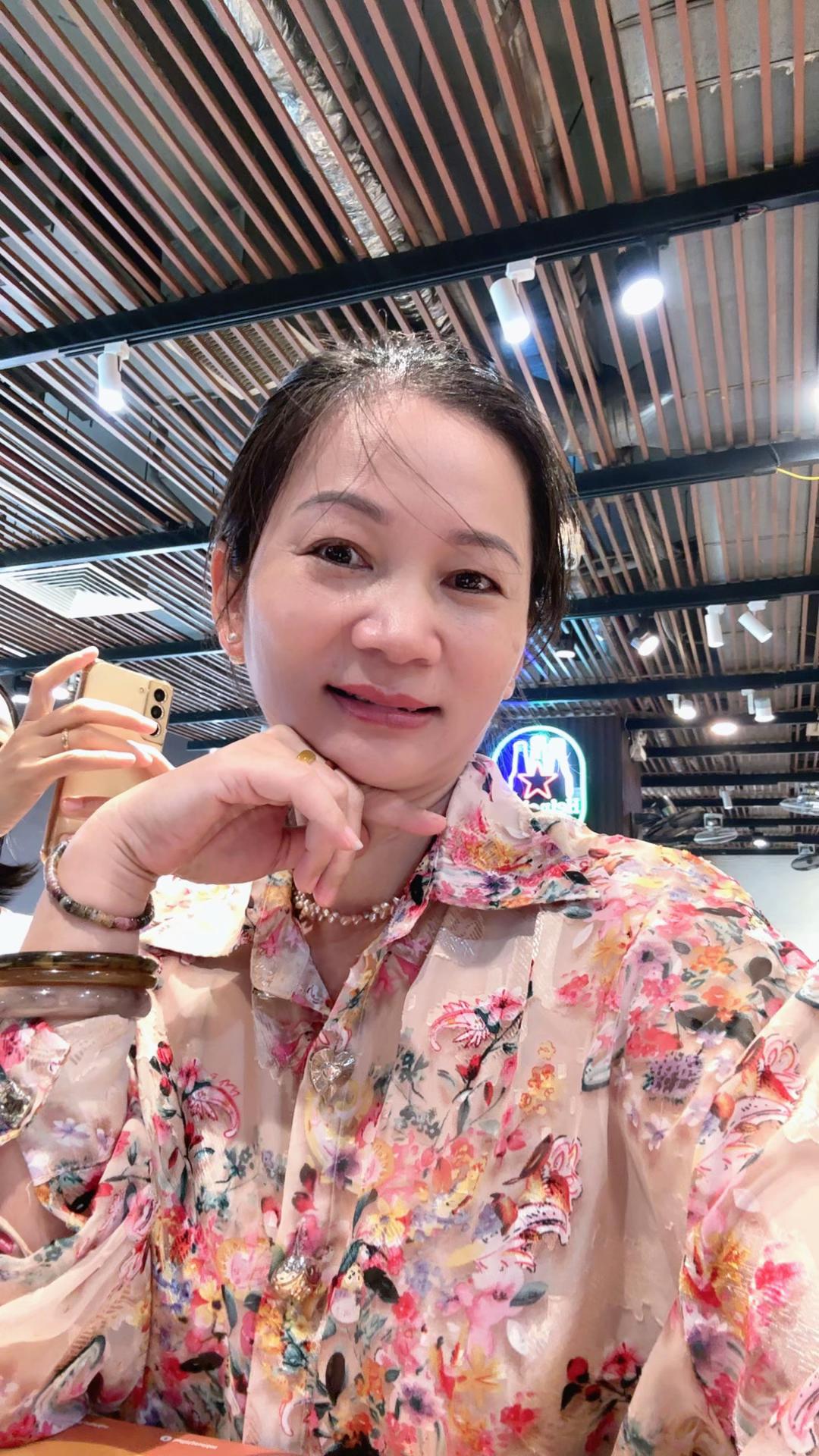 @Hoa s&uacute;n ( nh&iacute; nhố)