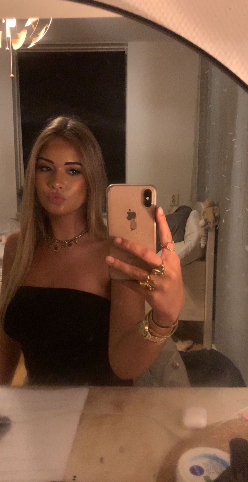 @𝐅𝐋𝐄𝐔𝐑 𝐒𝐎𝐏𝐇𝐈𝐄
