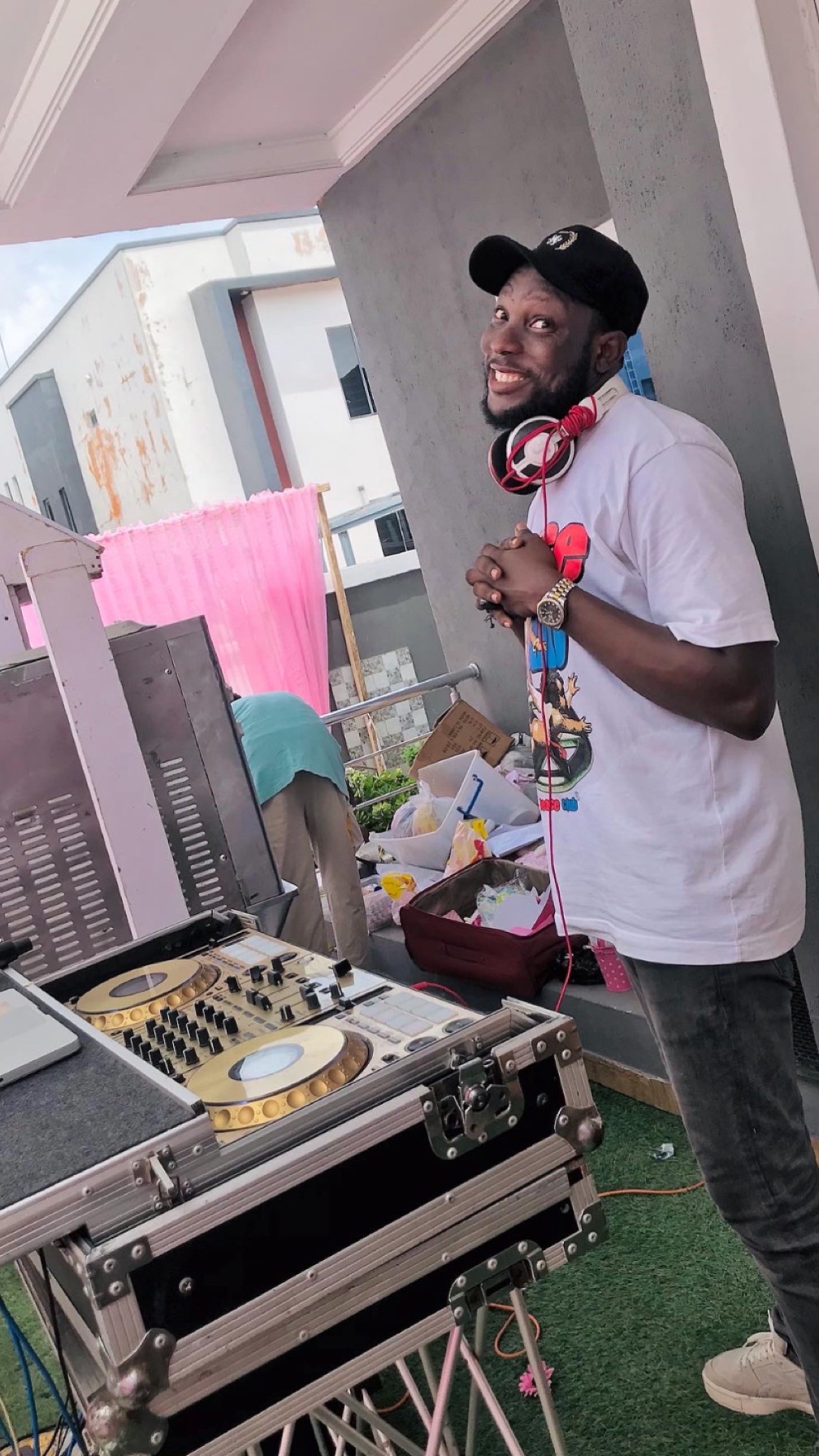 @thedjwithdvibe