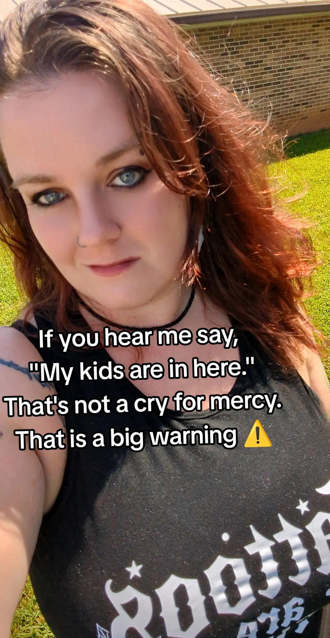 @EmoChickThatsBroken🖤