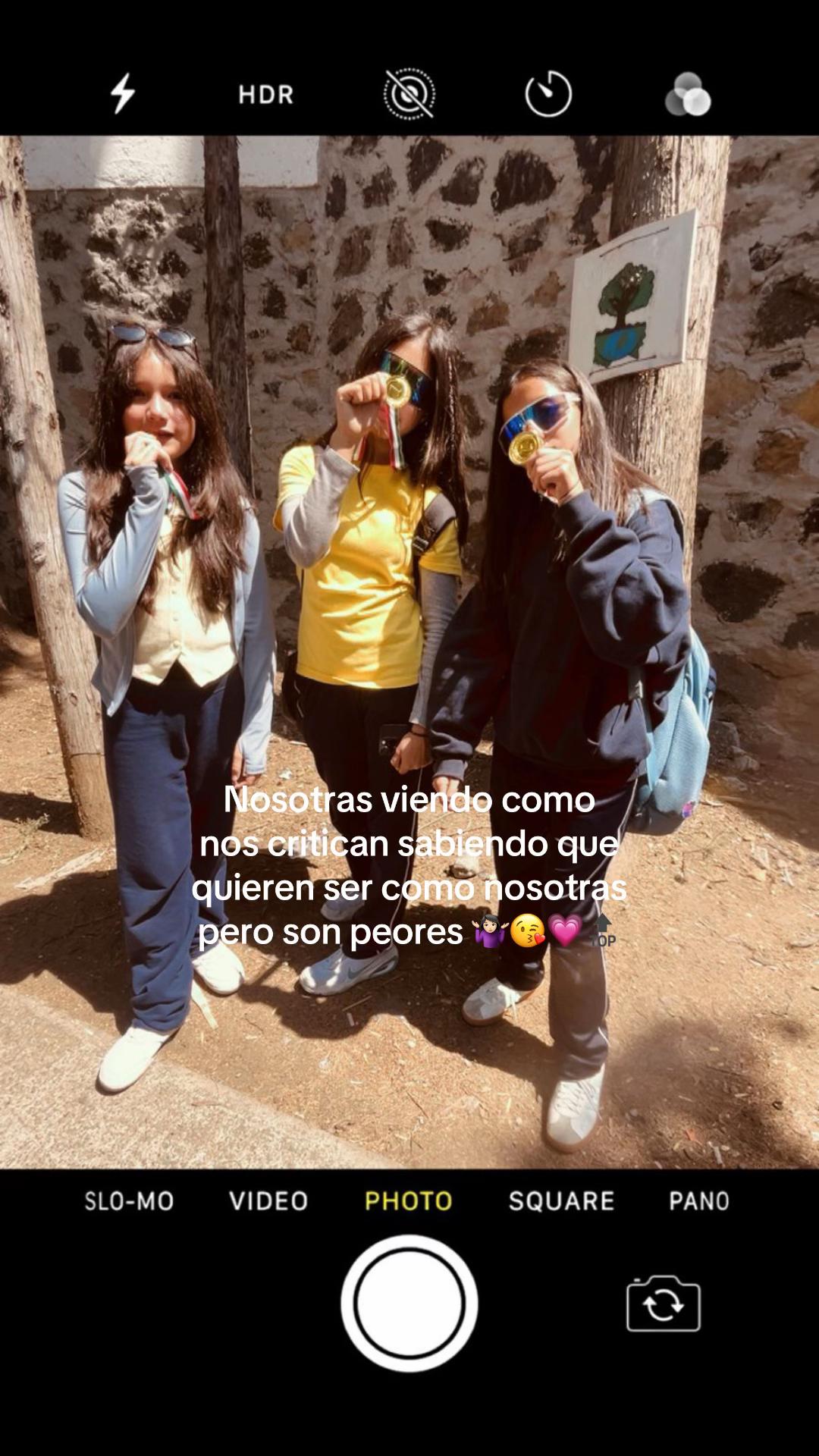 @👯&zwj;♀️👐🏽