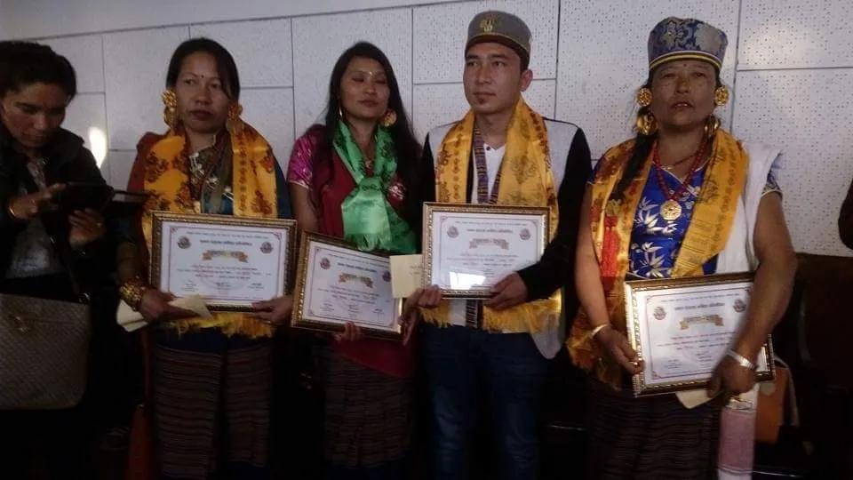 @संगिता थीङ