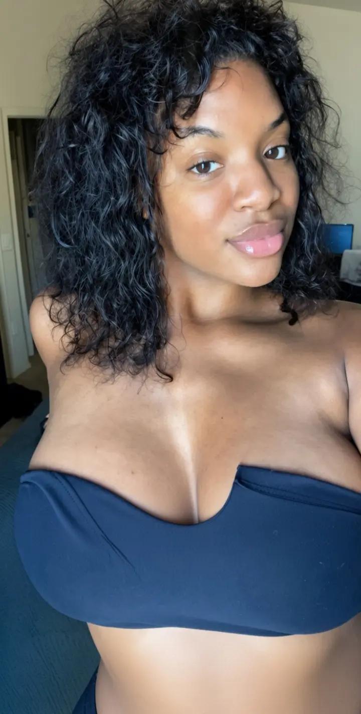 @_Nikkicemone