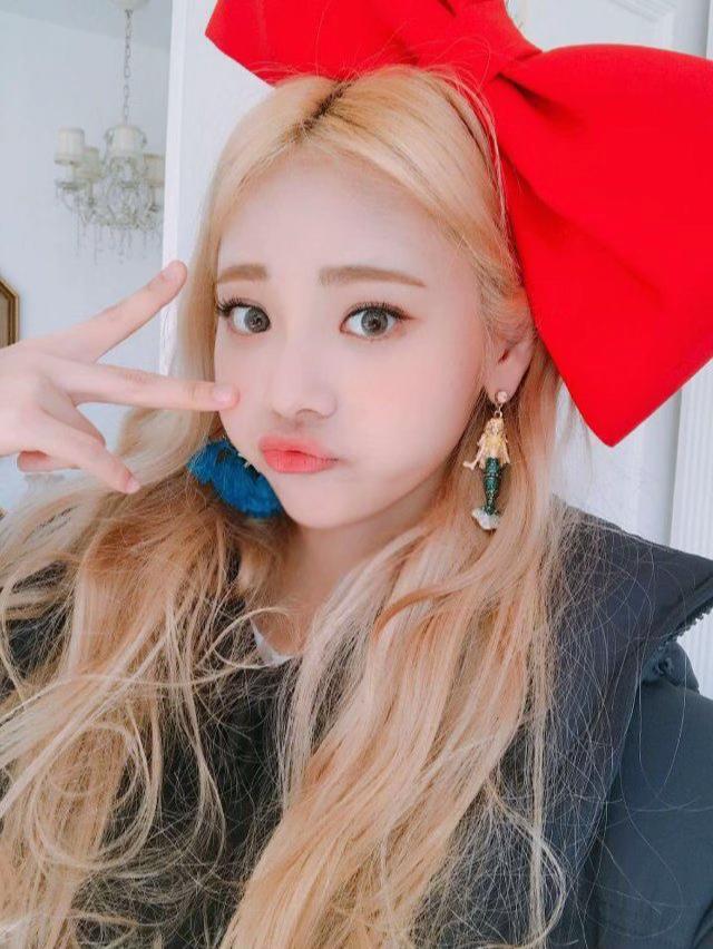 @jinsoul with bow