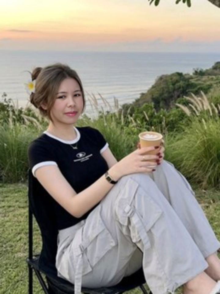 @arinaputri8146