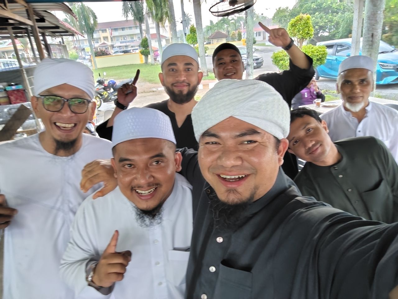 @Ustaz Hj Taufik ( UT )