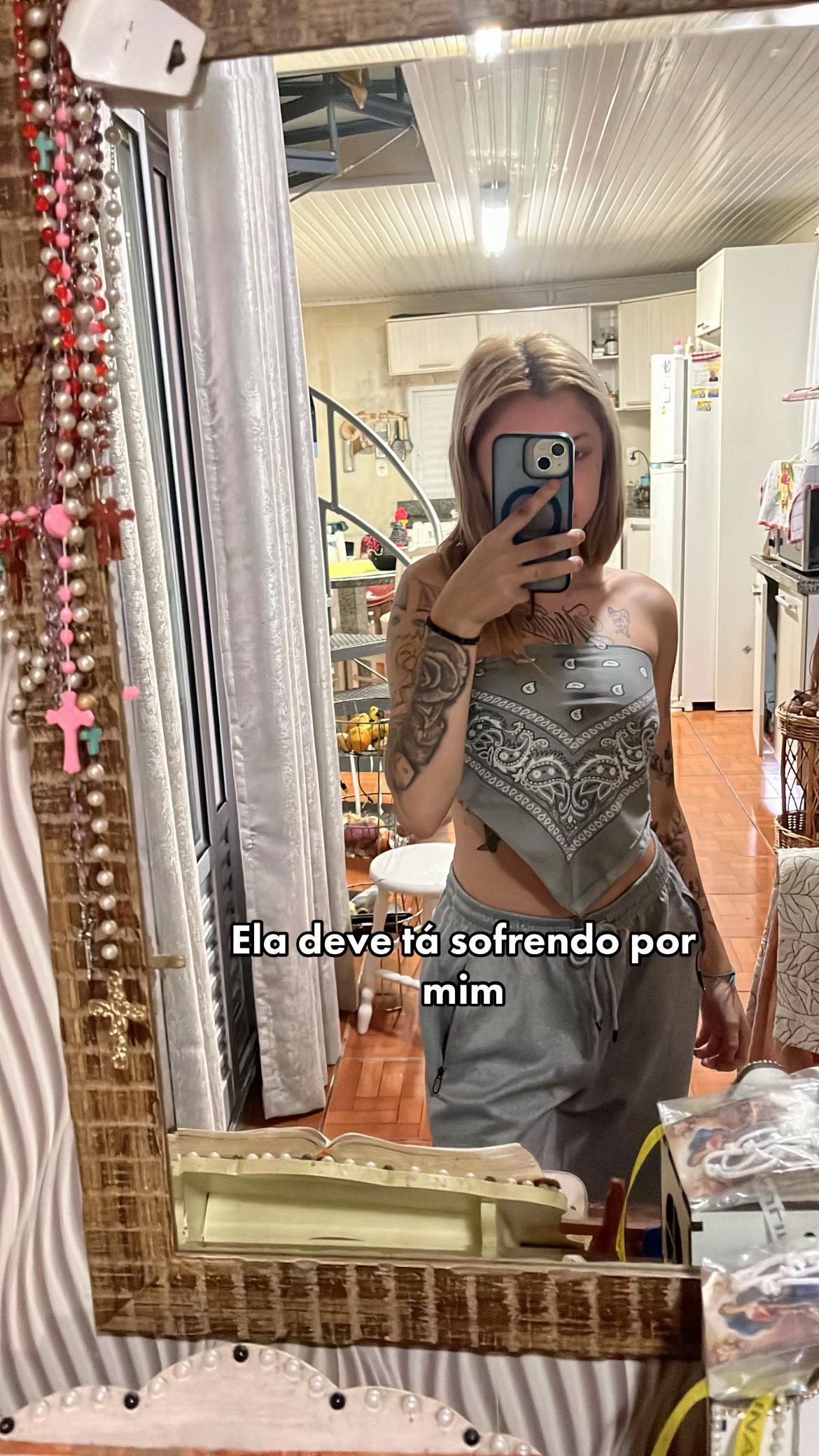 @Lara_gbl__