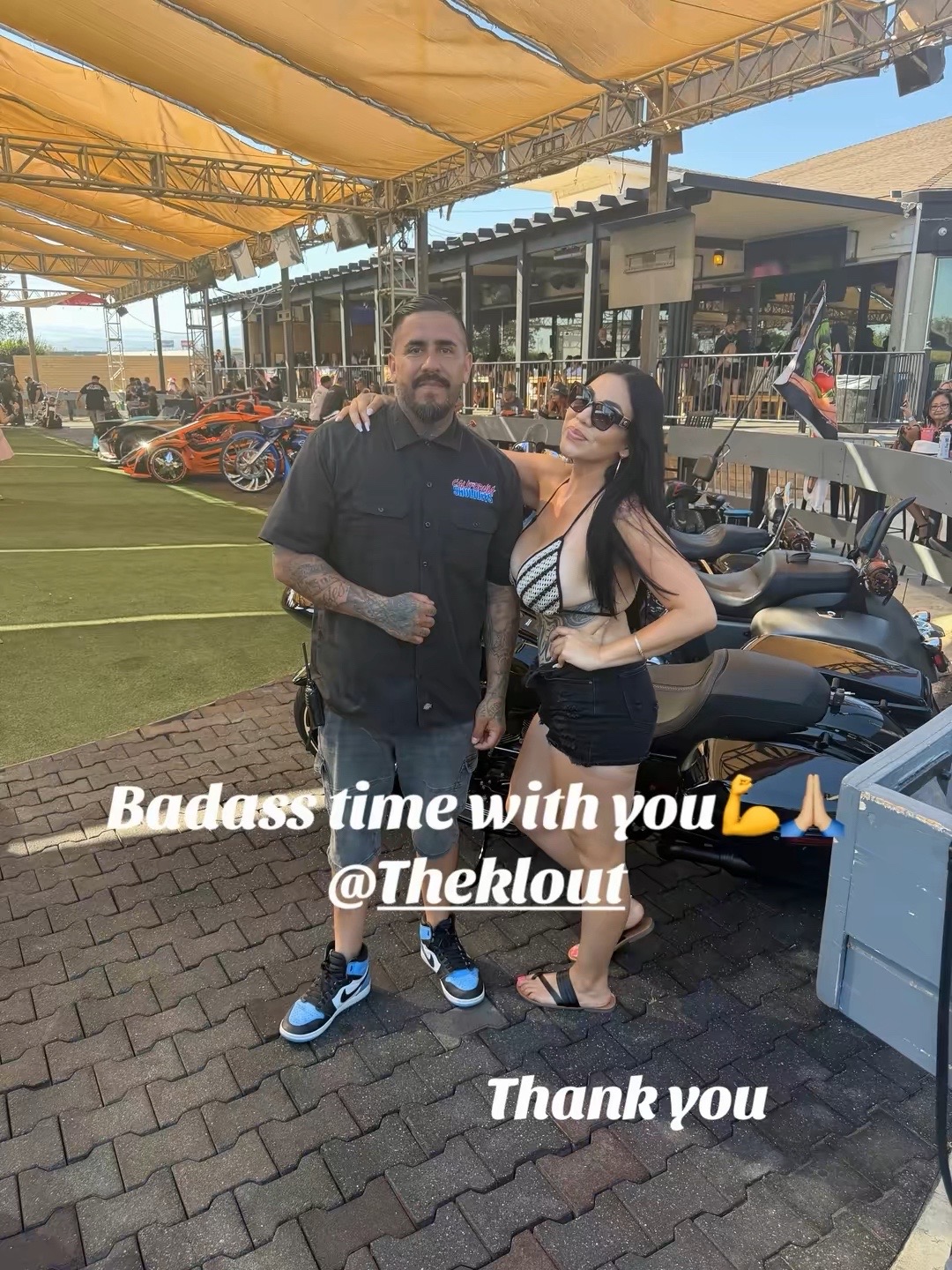 @Bella_B_