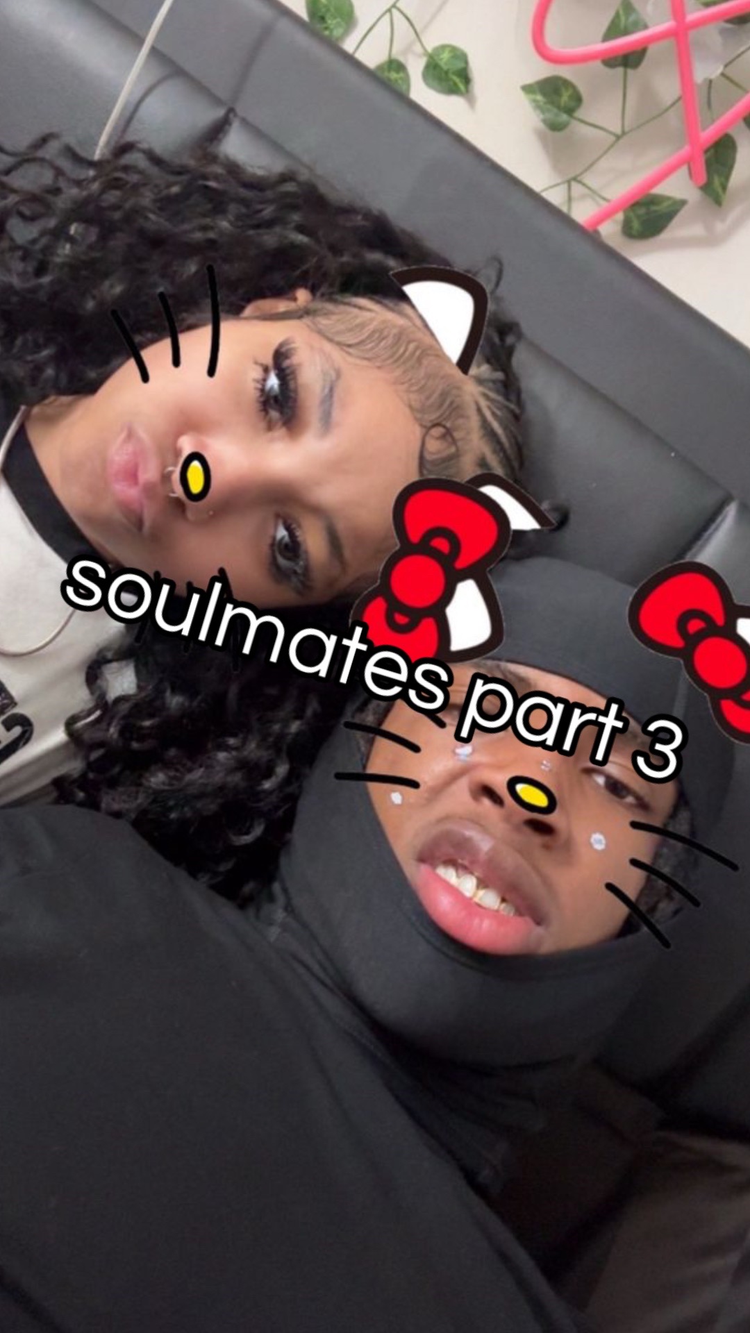@>.<