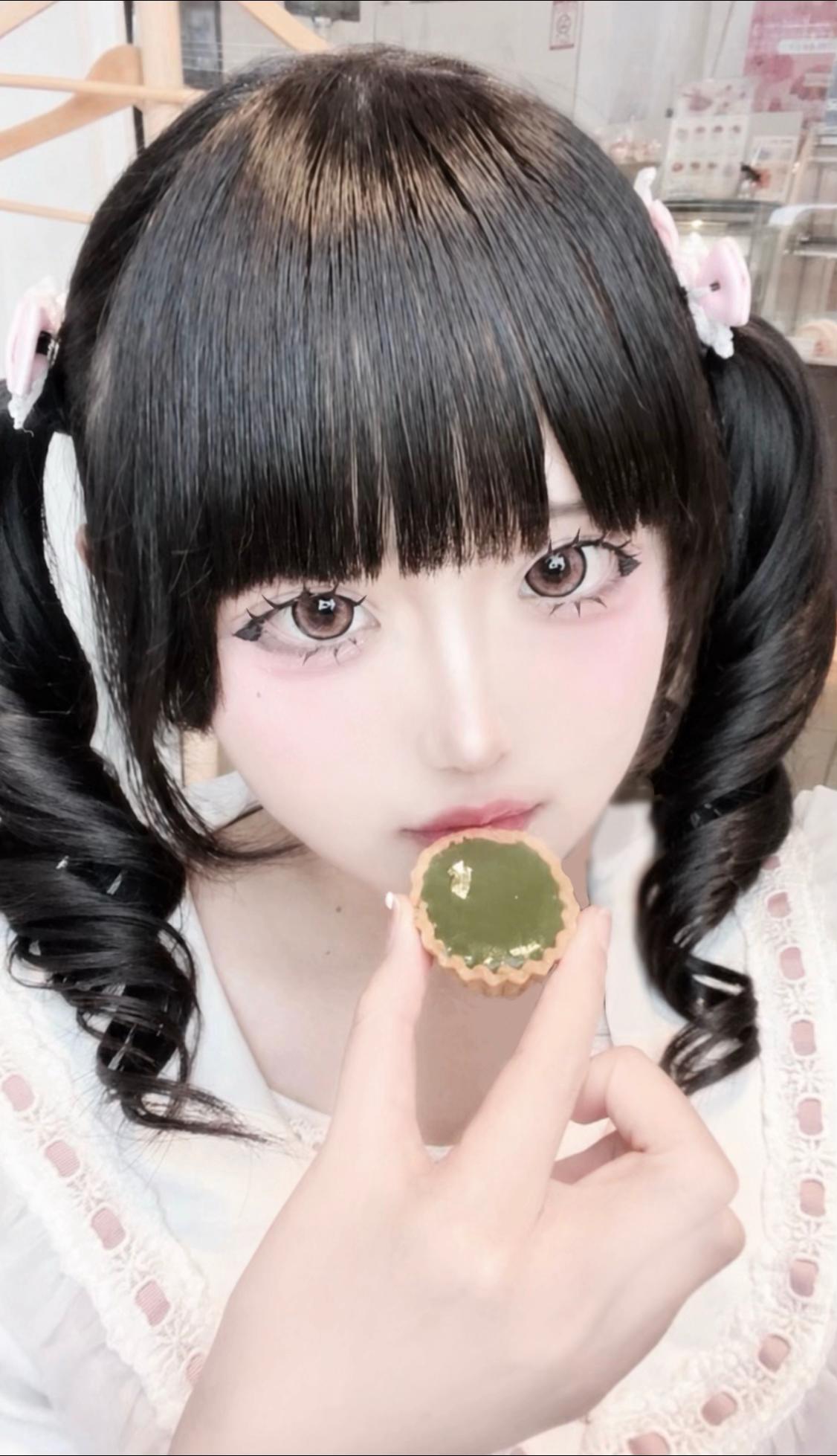 @もにもに