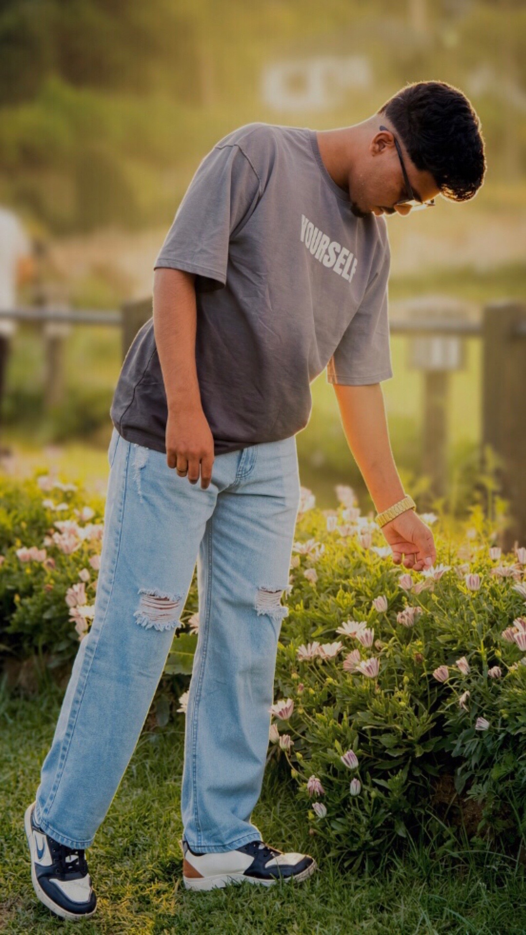 @R🦢”