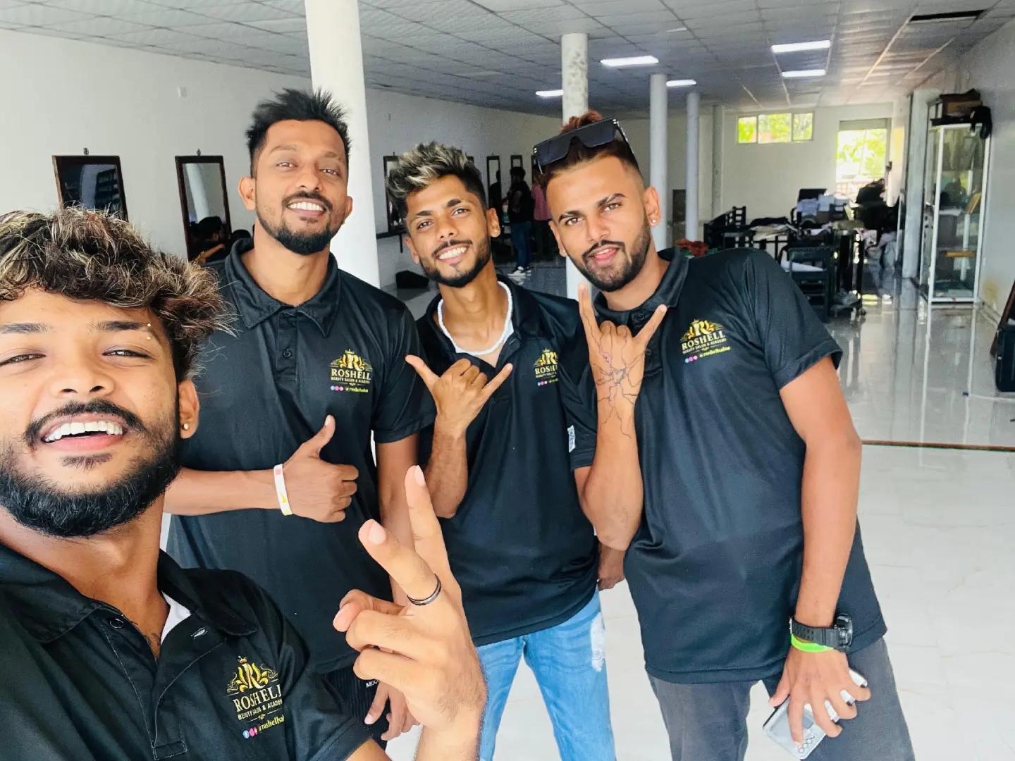 @YASH BOY 🇦🇪
