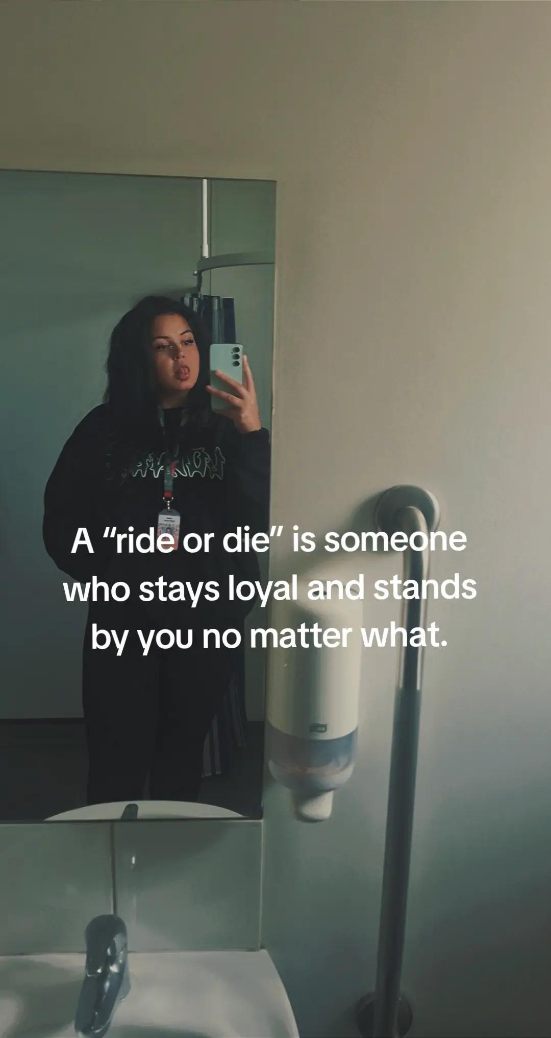 @Ally🦋🐍