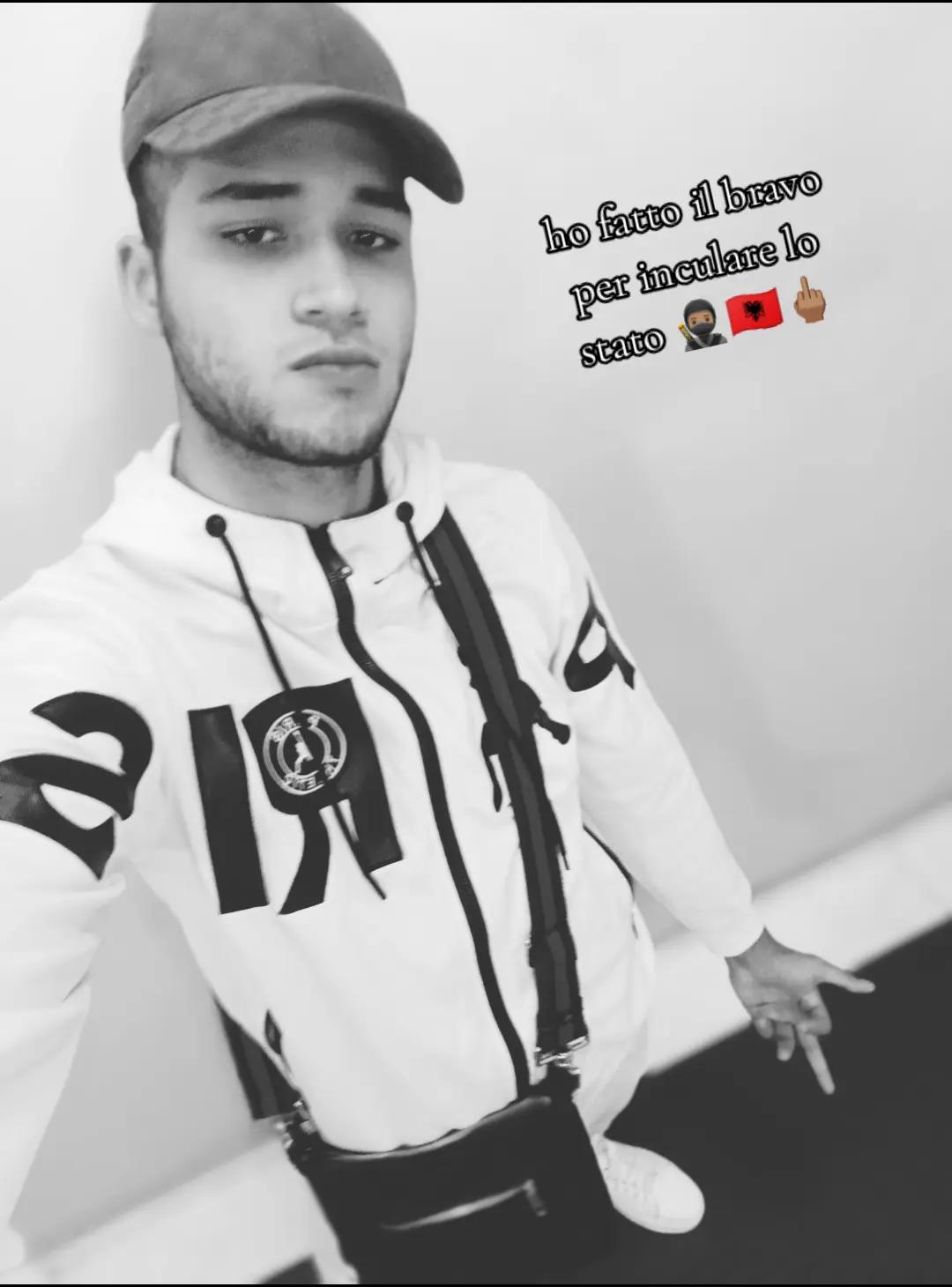 @Mandi🇦🇱🦁