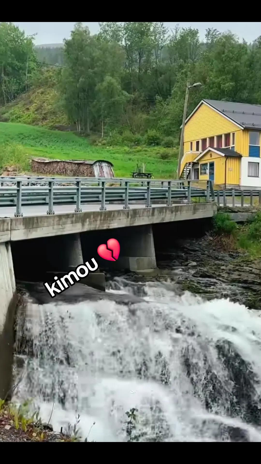 @kįmøú💔