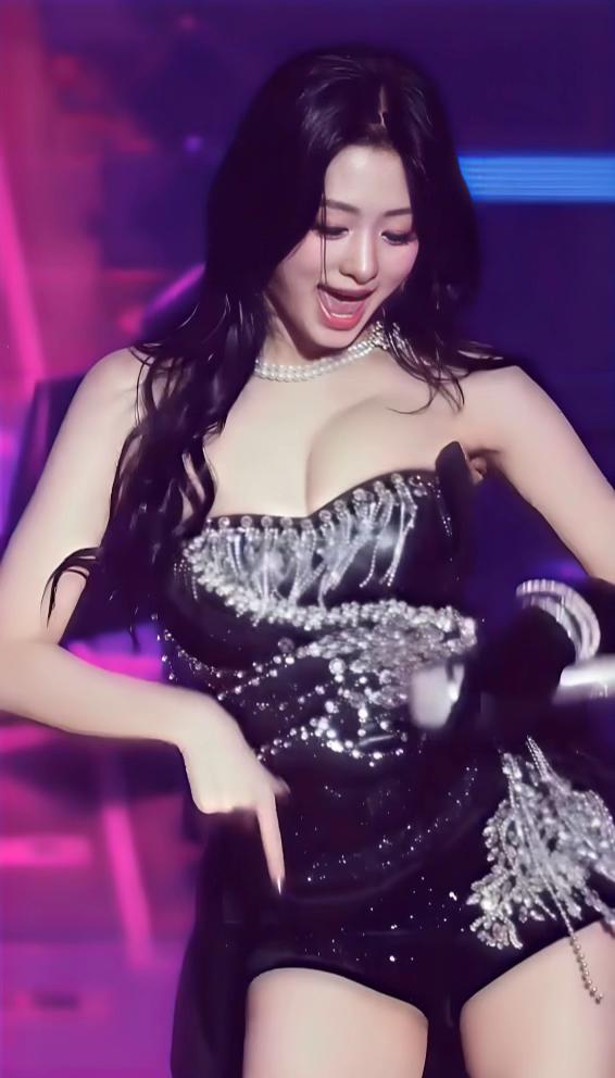 @👸🦋Universal Kpop Idols🦋👑