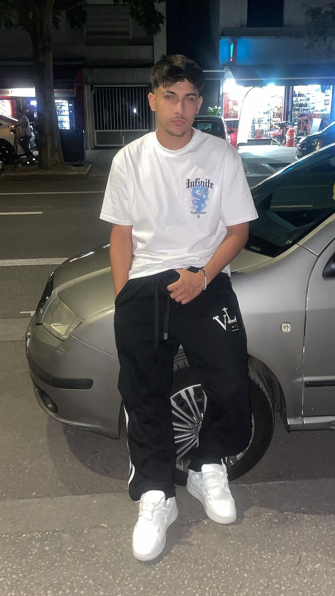 @𝕯𝖊𝖑𝖕𝖎𝖊𝖗𝖔 🖤