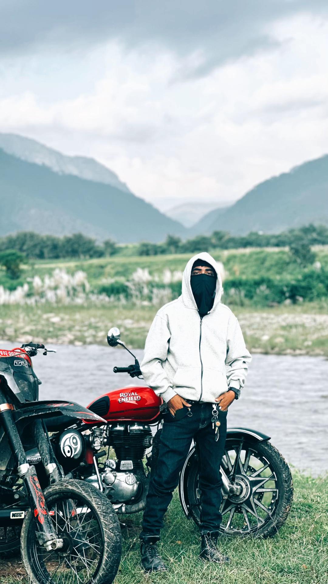 @𝐓𝐇𝐀𝐊𝐔𝐑𝐈_𝐒𝐈𝐑🚩🪽