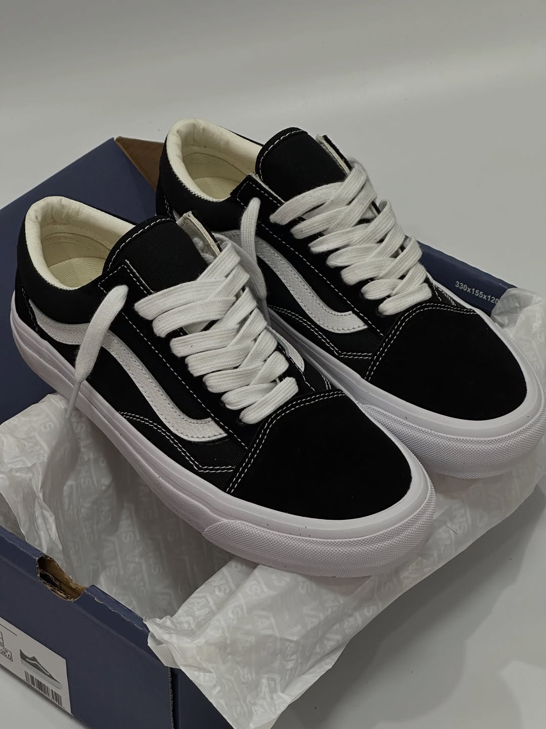 @Monarchy Sneakers