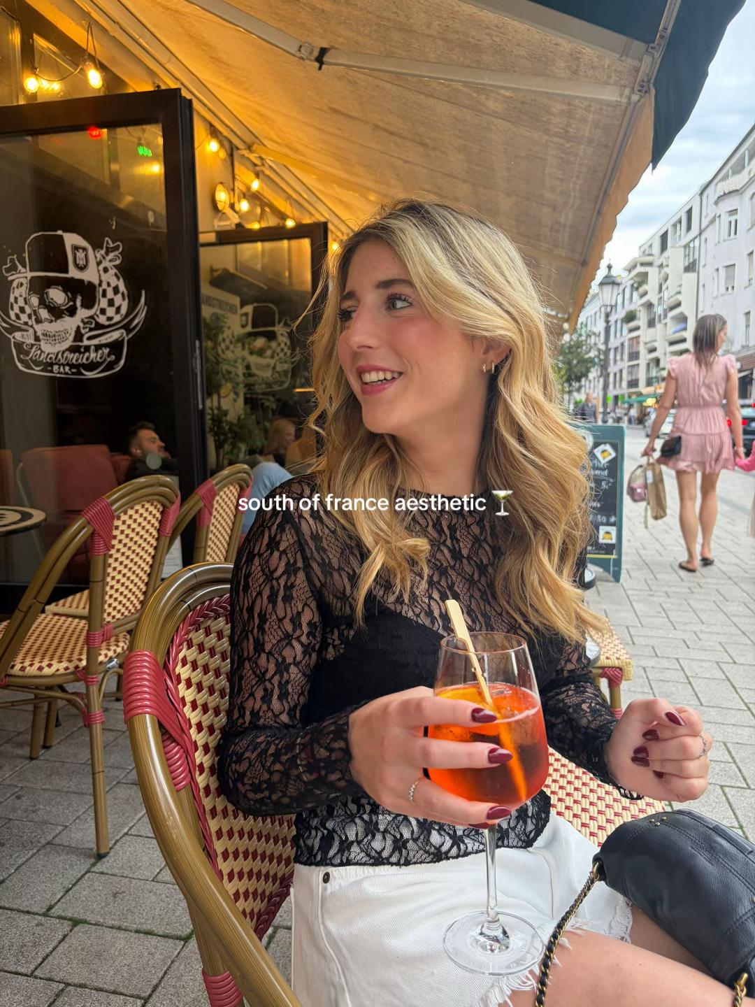 @zoebereal 🫶🏻☀️🥂🌊
