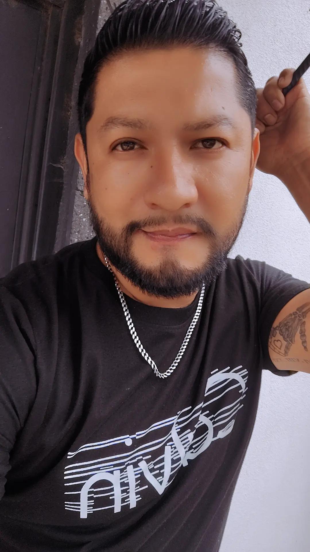 @Adán Martínez