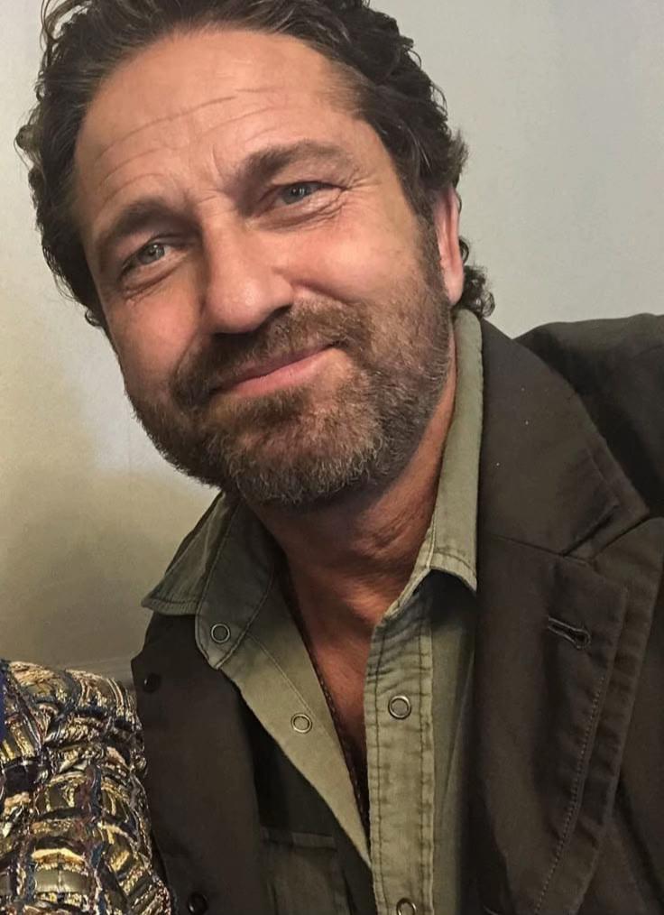 @Gerard butler private account✅