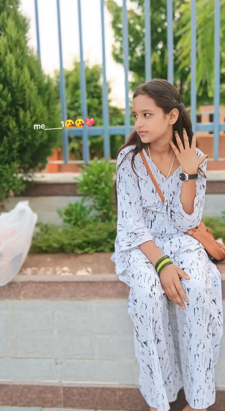 @Queen 👑 Aaradhana 💝