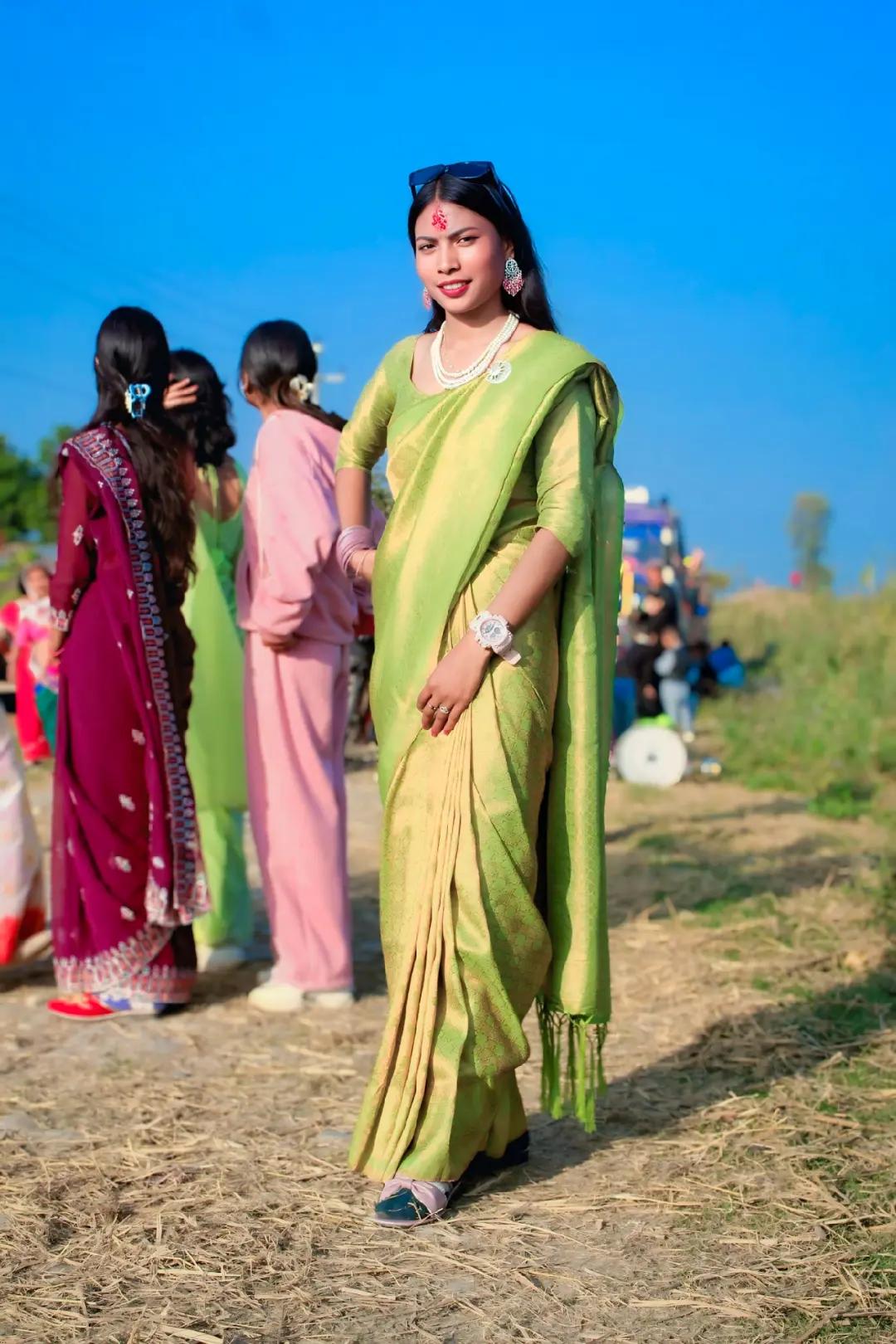 @MrS . ThaRuNi girl ๐๐ท
