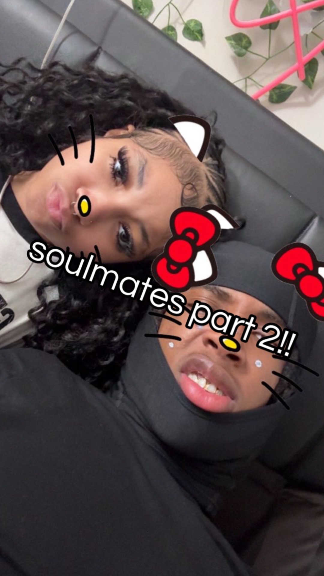 @>.<