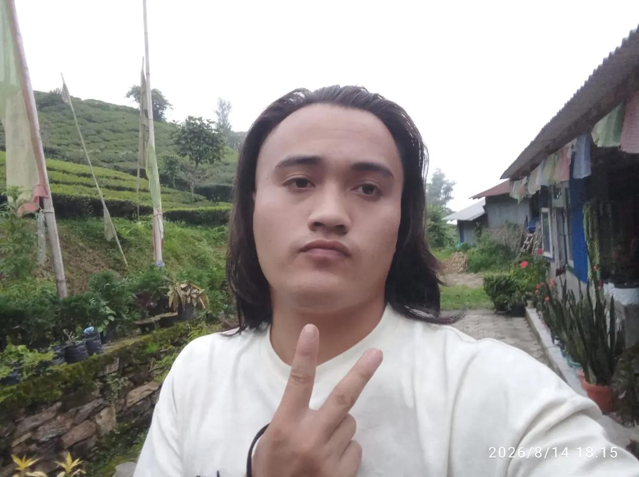 @Mr.Gurung🫠