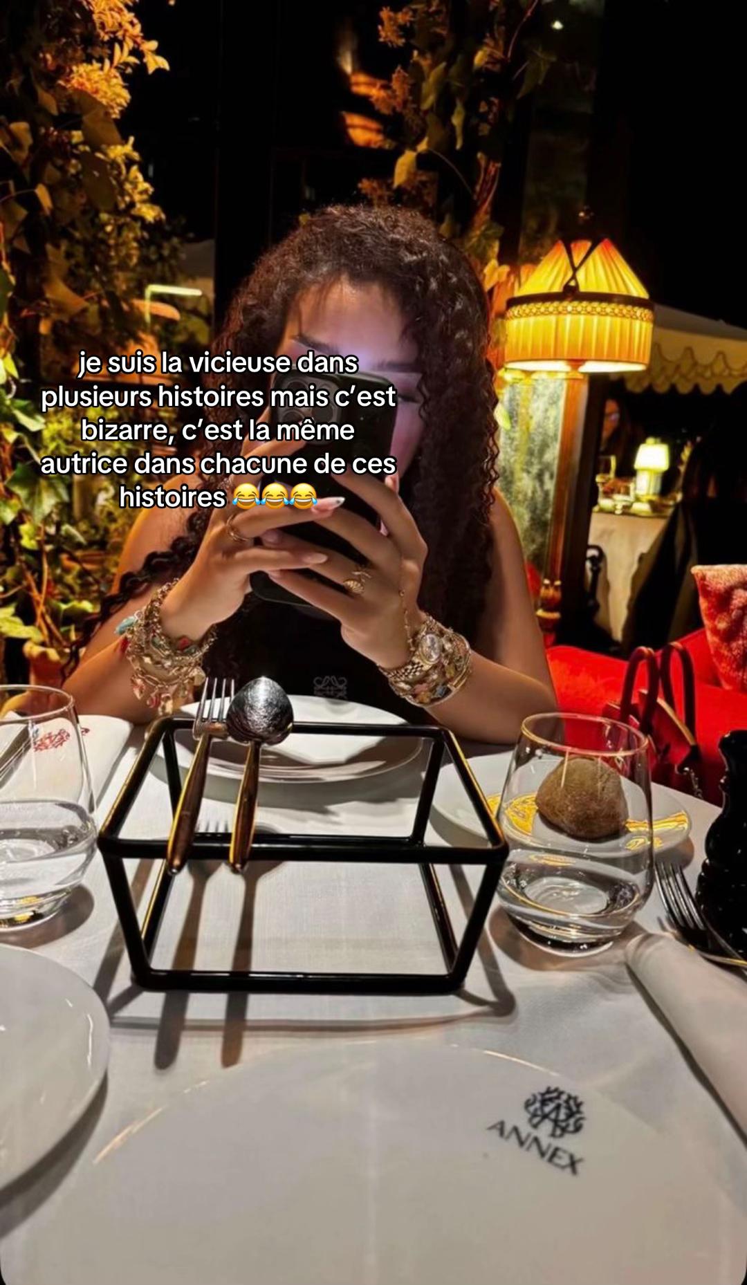 @𝒲