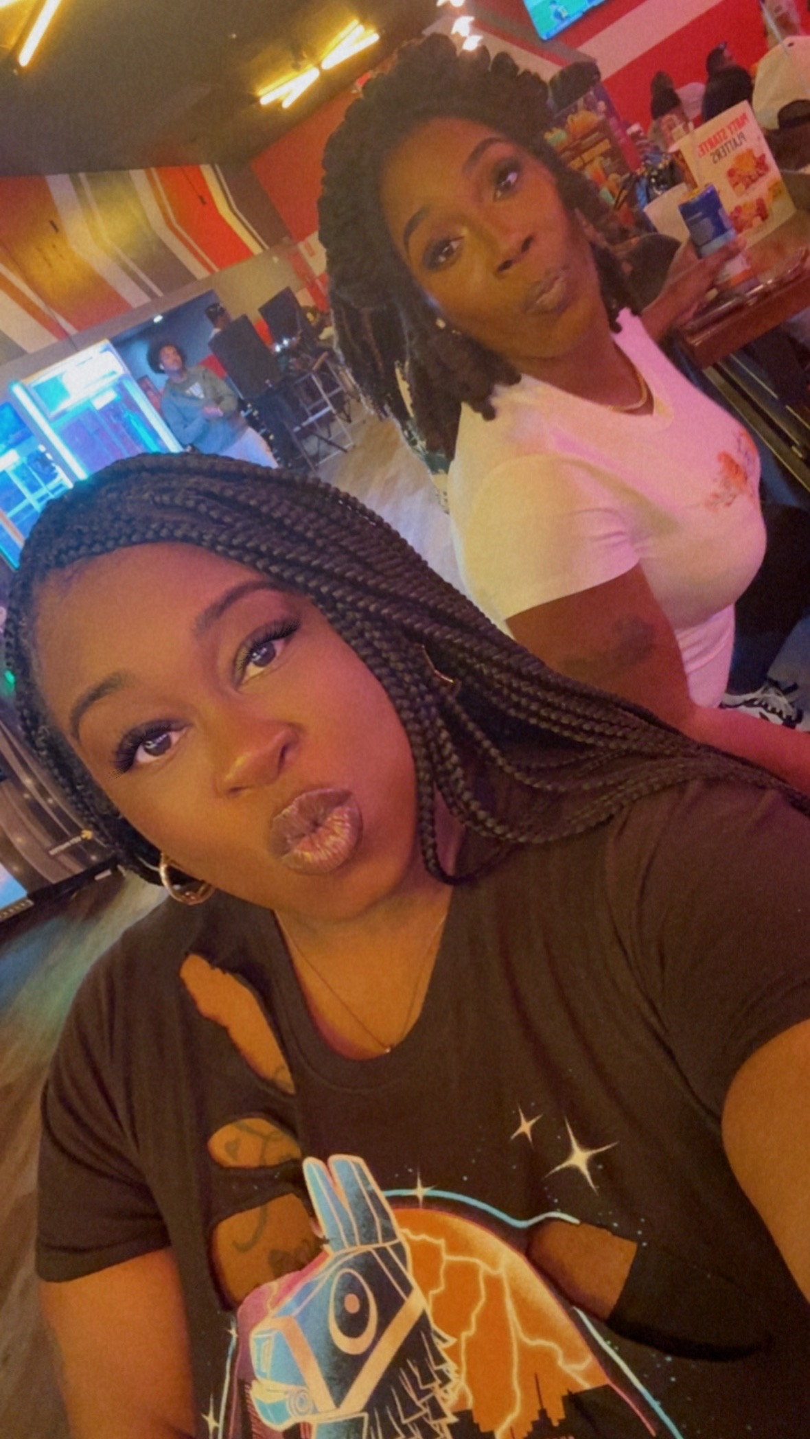 @AmomentWithDanni