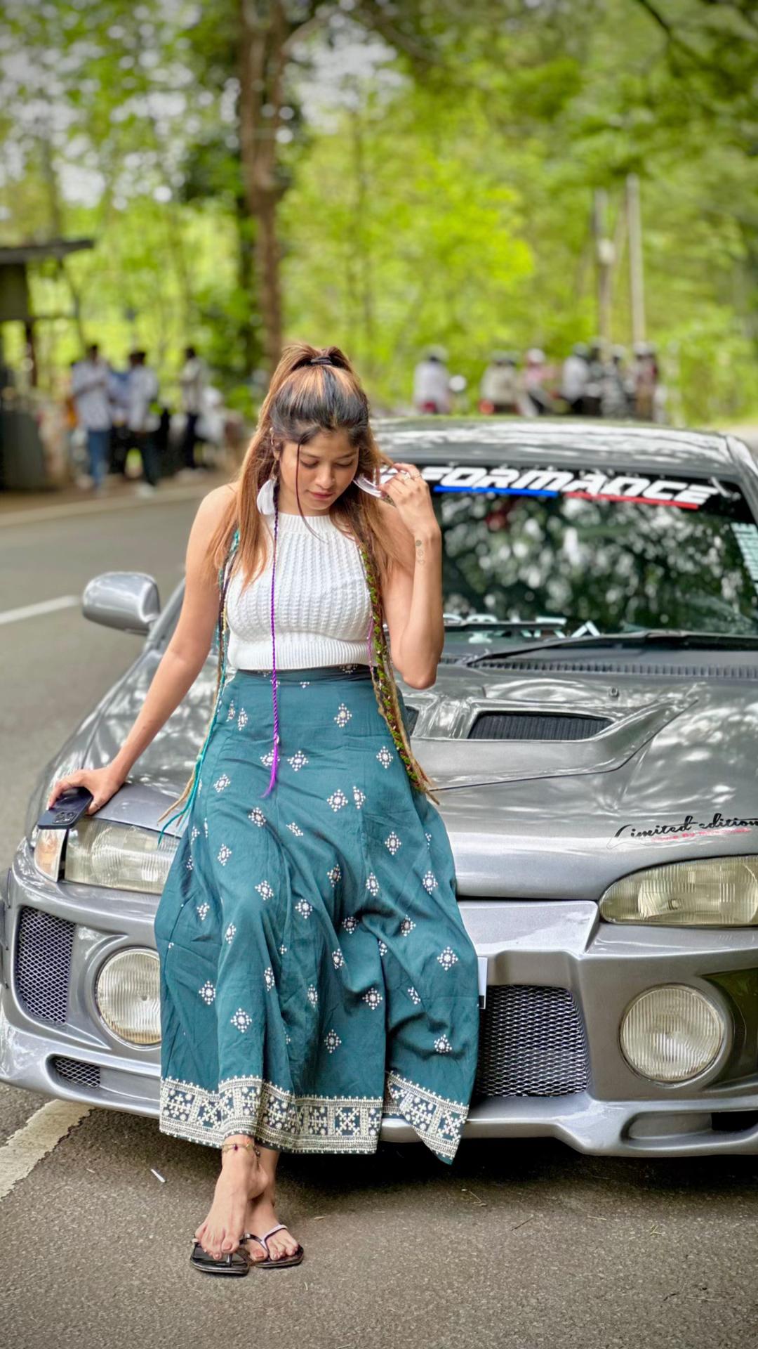 @ROOSARA / රූසරා  🤍
