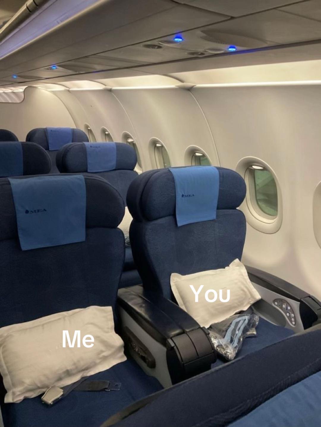@Eᥫ᭡.