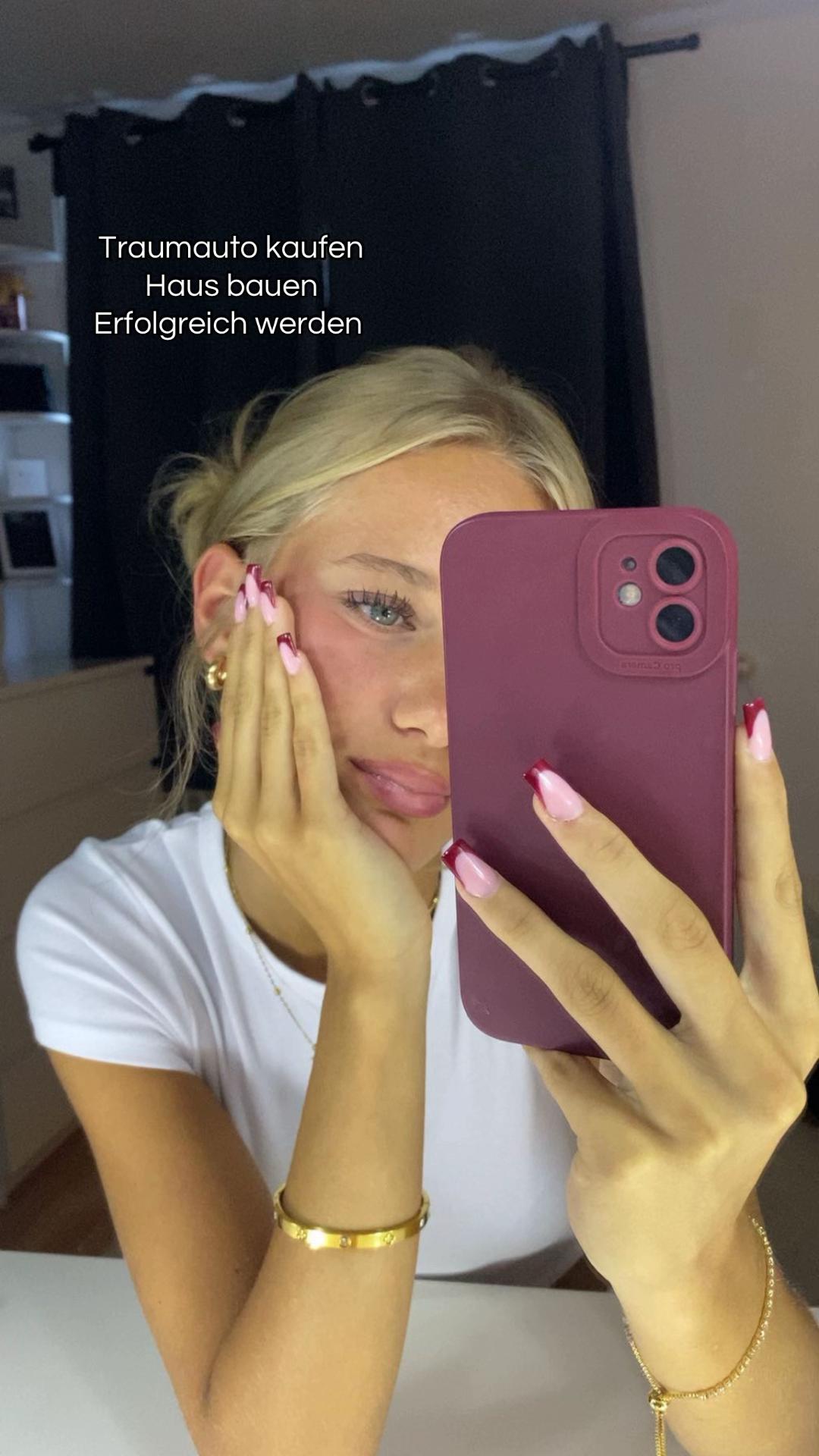 @𝑳𝒂𝒗𝒊𝒏𝒊𝒂 .