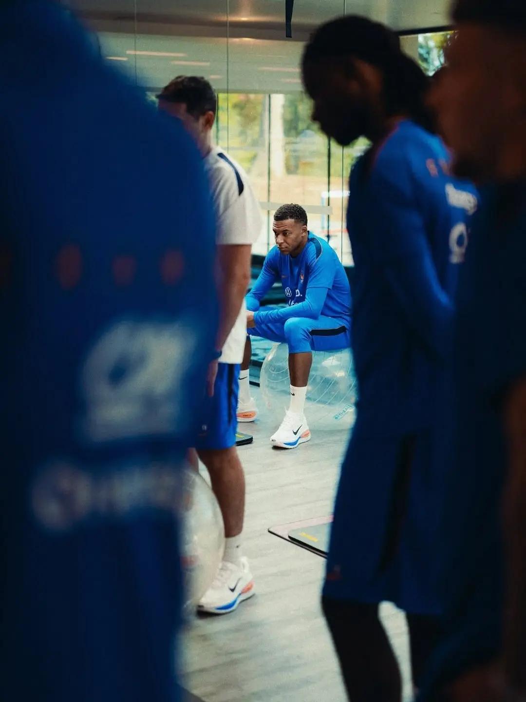 @Kylian Mbappé🇨🇵⚽️