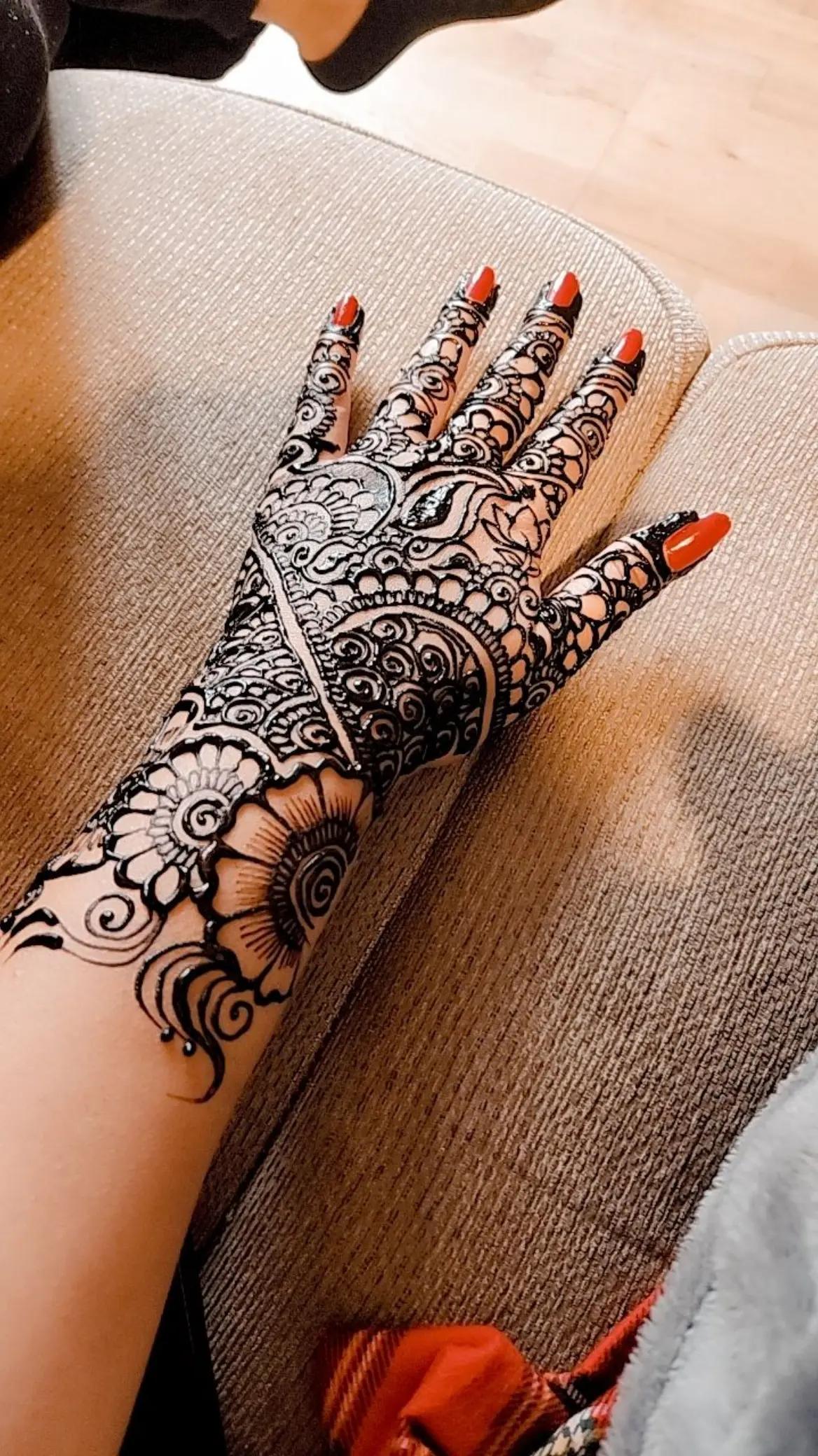 @MAAHI NEGI 👸