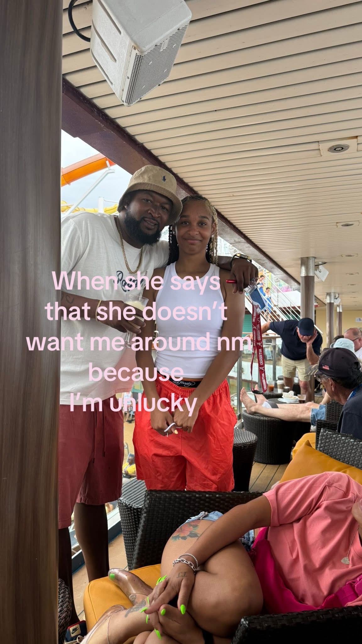 @😗