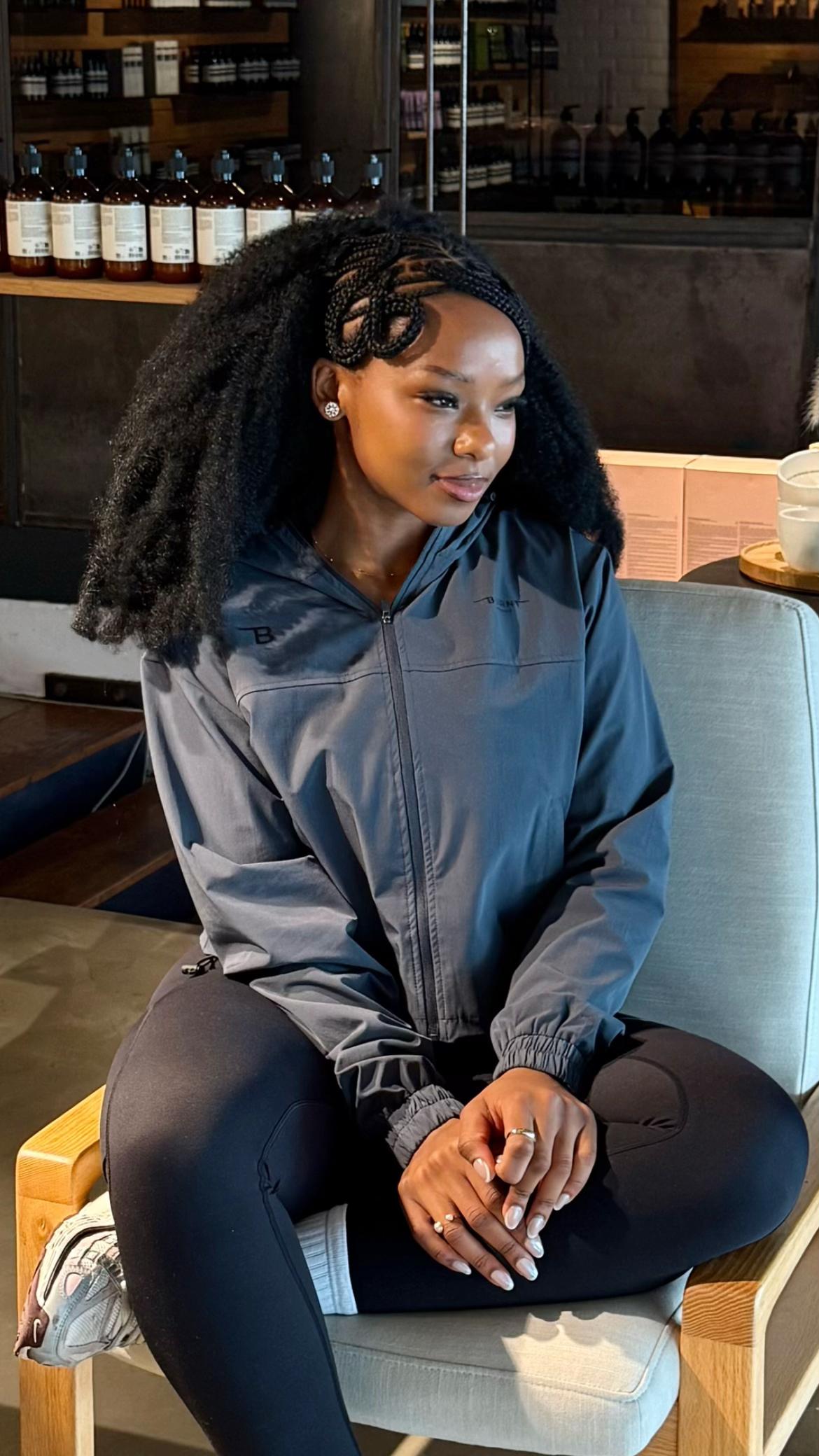@KhanyaMzobe