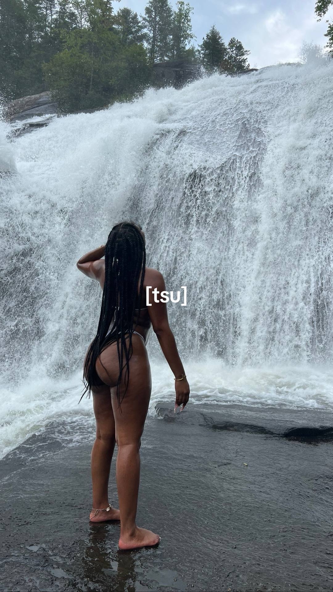 @Tsunamii